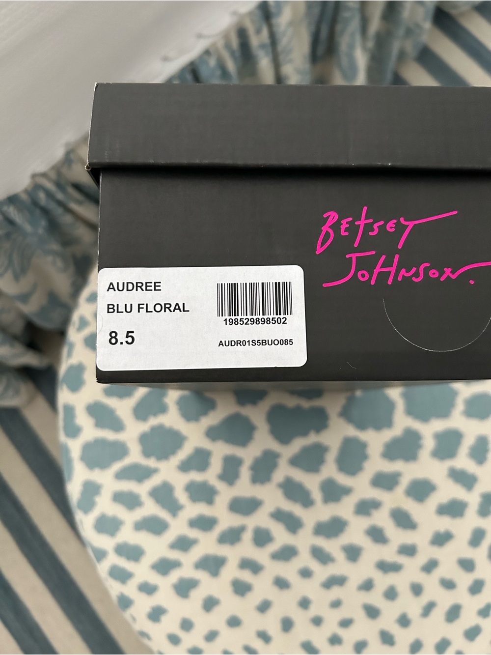 Betsey Johnson Pump in Shades of Blue With Green Appliqués. - Picture 6 of 6